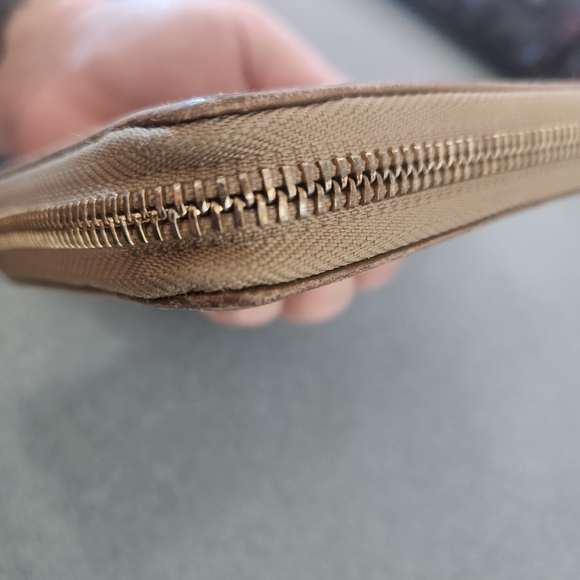 GUCCI Wallet Authentic 💯 - Picture 4 of 16